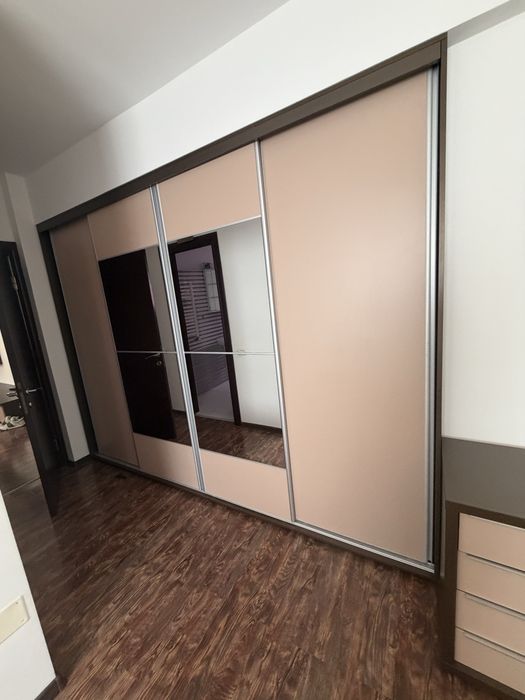 Dulap dressing cu uși glisante și oglindă – 300 × 255 × 60 cm