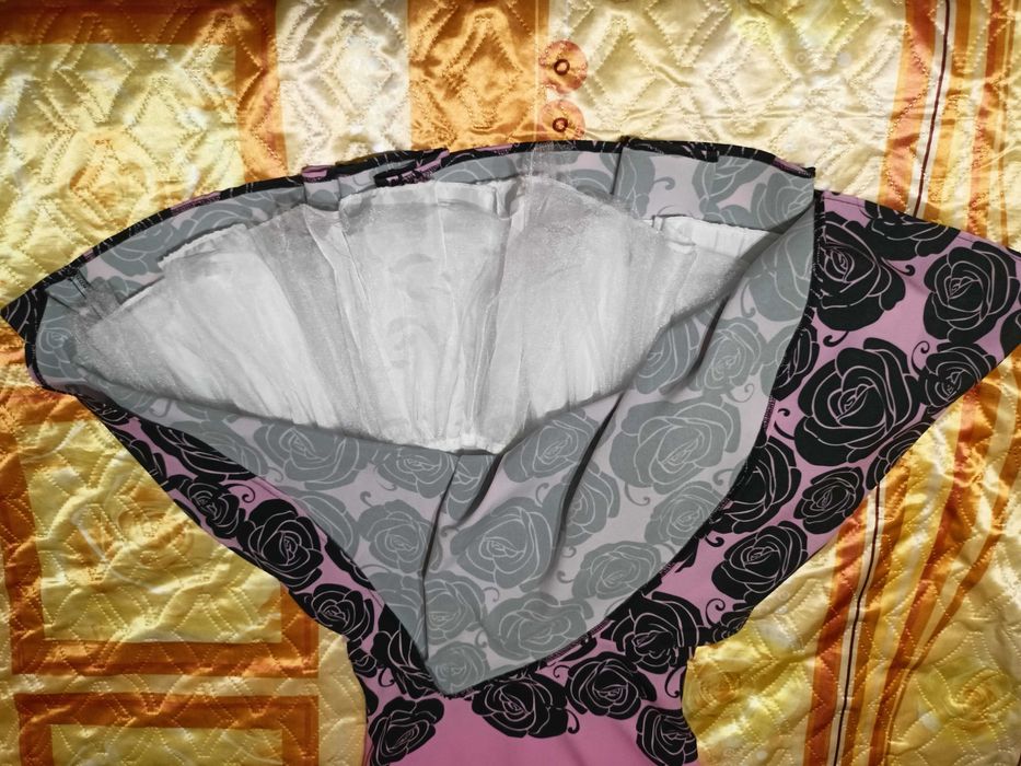 Детска розова рокля с рози