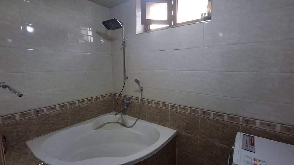 Жиззах шахар Ором бозори рупарасида 2 хонали уй сотилади