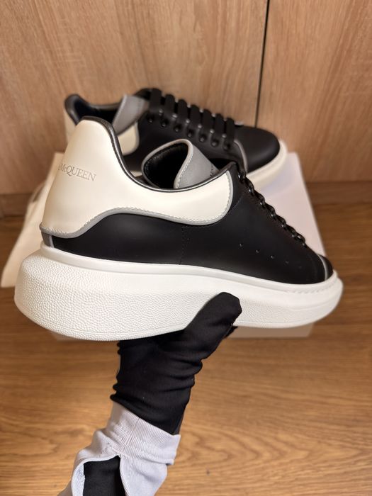 Adidasii de barbati Alexander Mcqueen negrii