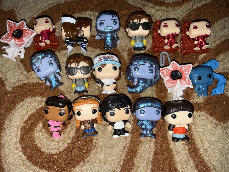 Продам фигурки  очень странные дела