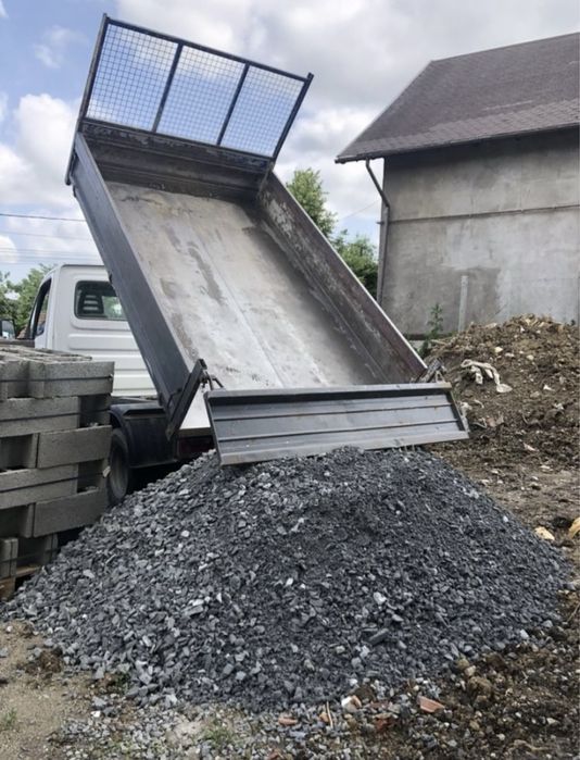 Piatra sparta, nisip, sort, balastru, pamant, etc.