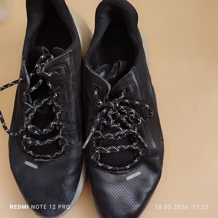 Продаются  мужские кроссовки  ECCO  разм 44-45