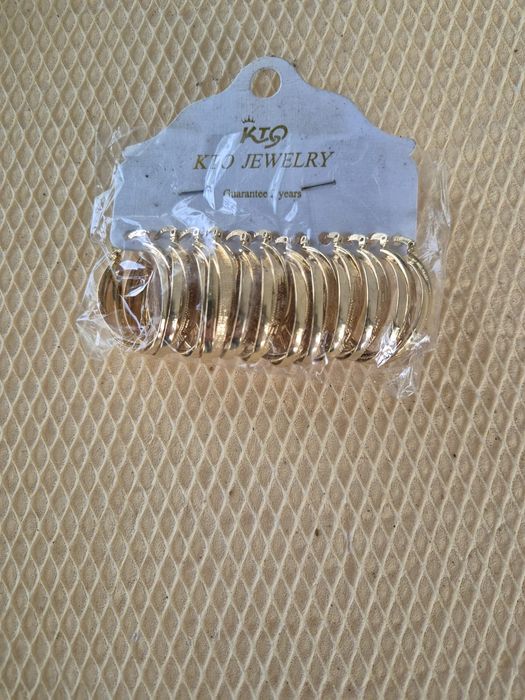 Vând cercei la set 10 lei