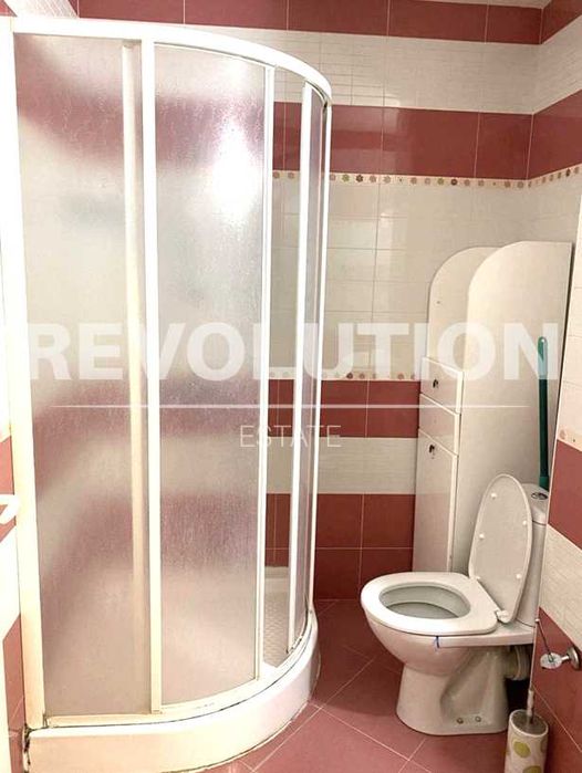 Просторен двустаен апартамент в жк. Бриз