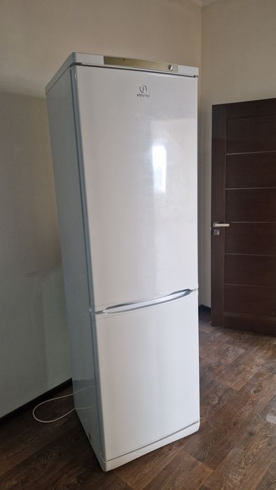 Холодильник indesit
