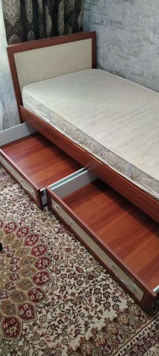 Недорого, качественный гарнитур (мебель)