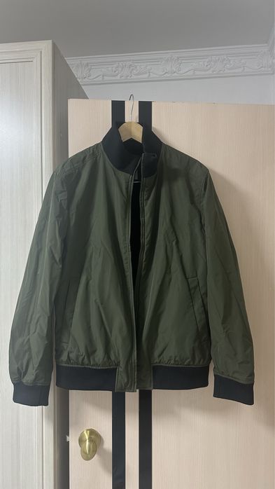 Продам бомбер унисекс