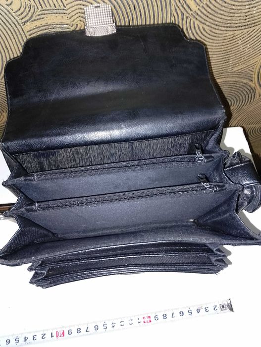 Мъжка чанта ест. кожа 40/37,чантичка на Босс23/20,зимни обувки №40