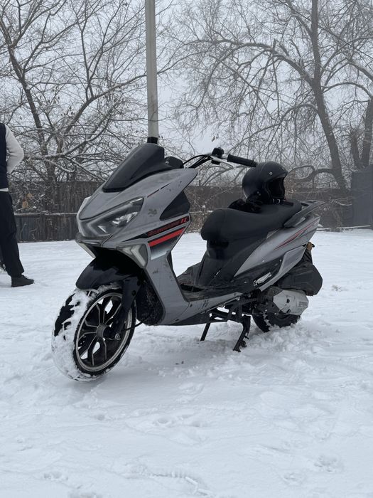В продаже мопед макси скутер