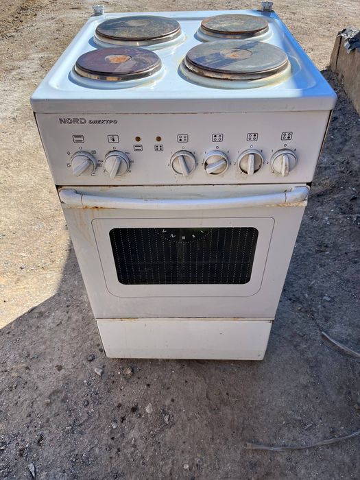 продается печь духовая , в хорошем состоянии по приемлемой цене