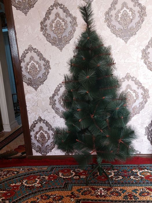 1 yarim metrlik yangi yil archasi sotiladi xolati yangi alo darajada