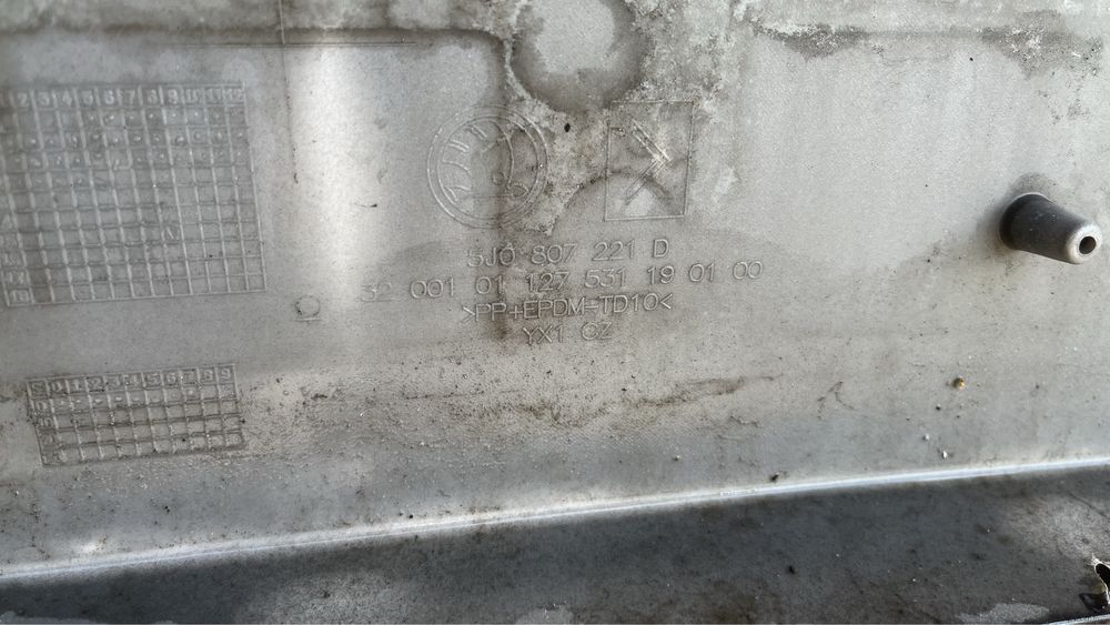 решетка Skoda Fabia 2 Roomster 2010-