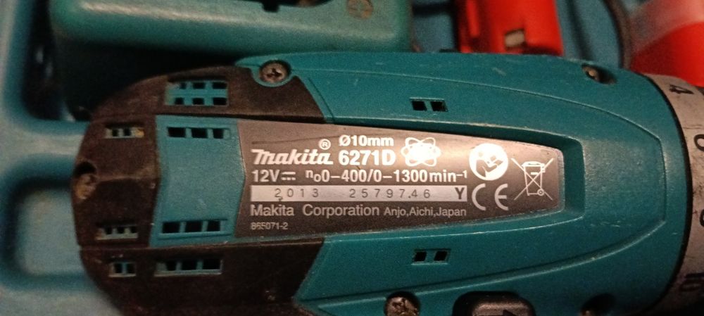 Продавам акумулаторни бормашини макита,куфар,зарядни