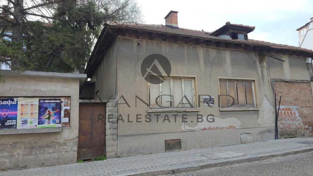 Продава се Къща в Пловдив, Център - 520 кв.м за 353 €/кв.м - Снимка #4