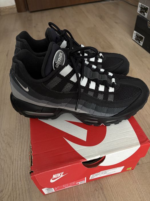 Nike Air Max 95 обувки