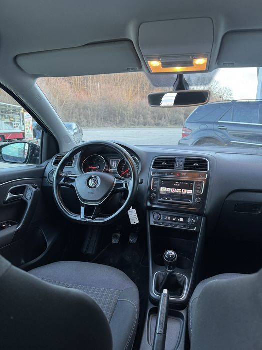 VOLKSWAGEN Polo