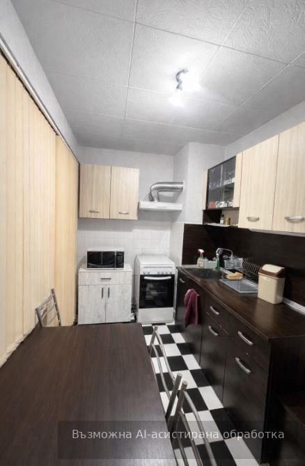 Тристаен апартамент в района на Цветен квартал!