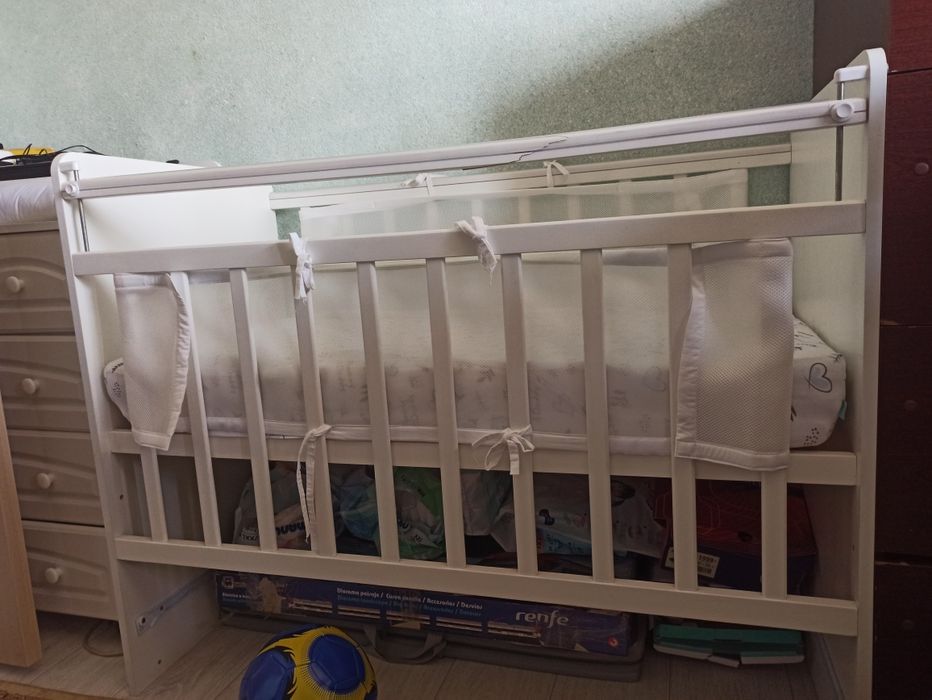 Детская кроватка
