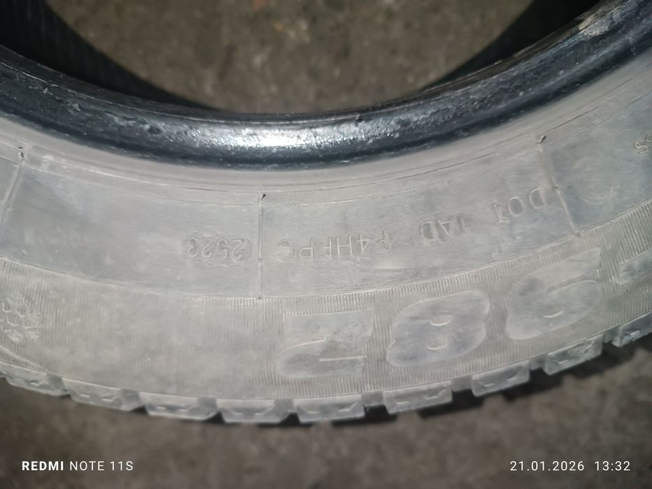 Два броя зимни гуми