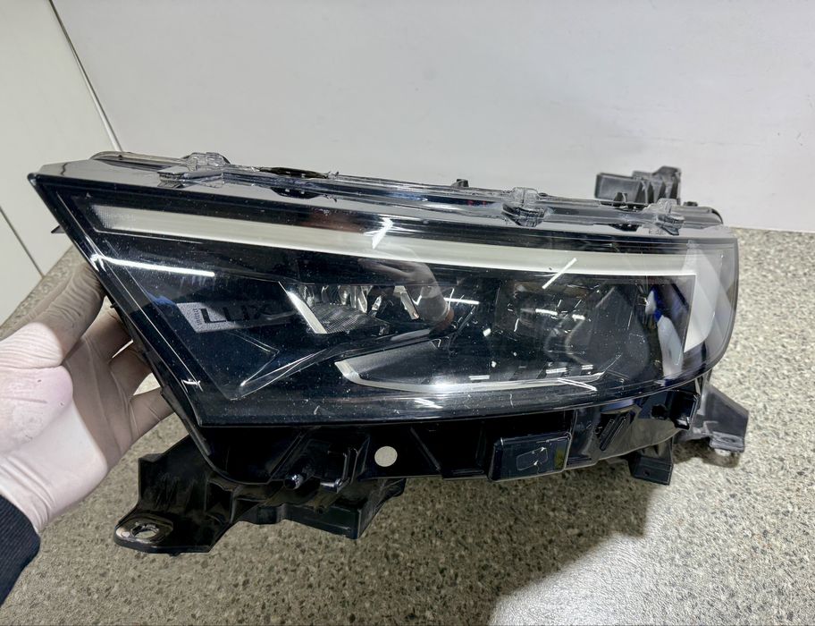 Far stânga Opel Mokka 2