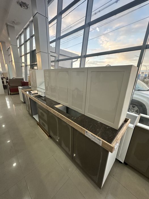 Bucatarii pe dimensiunea clientului diferite modele