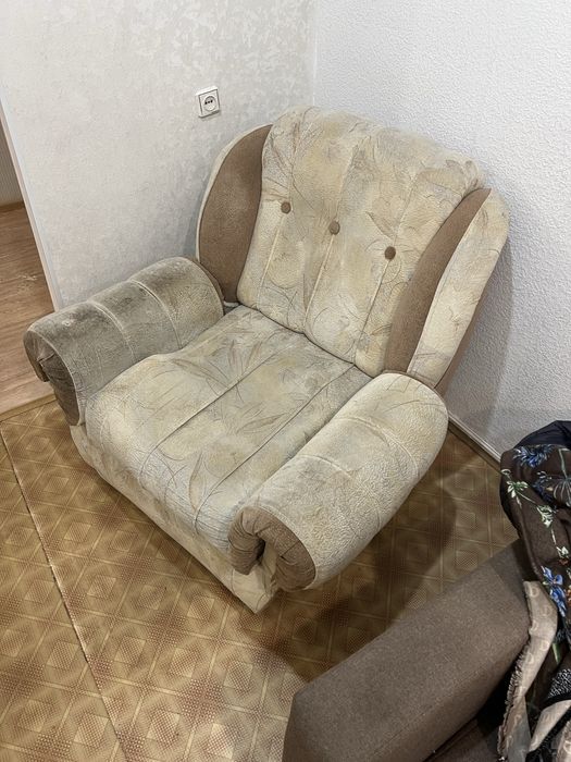 диван б/у для спальни