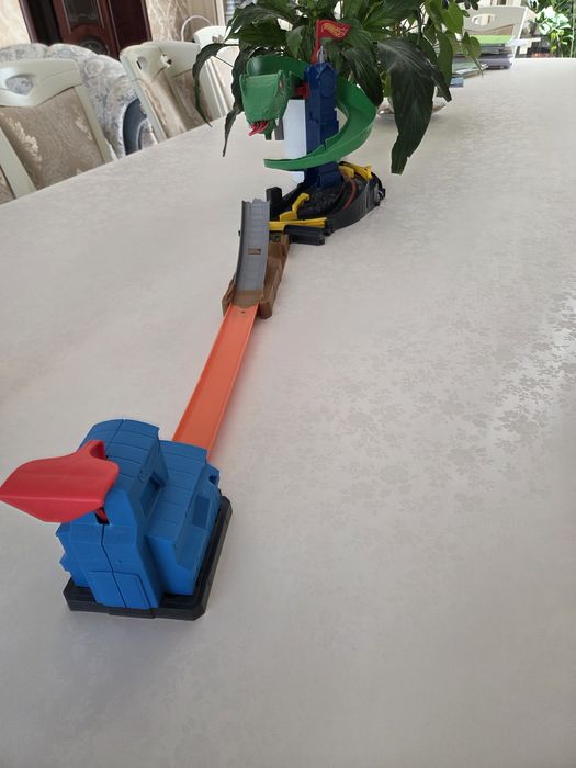 Hot Wheels Атака кобры+2 машинки в подарок