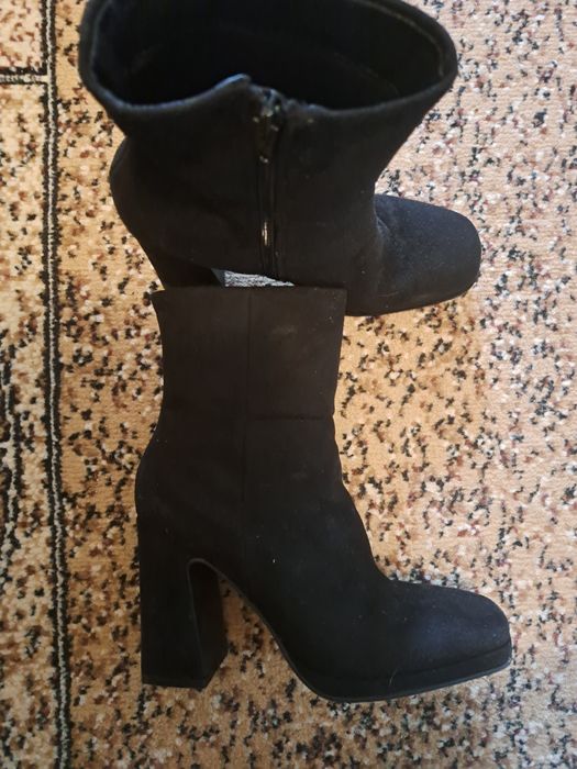 Botine negre în stare buna