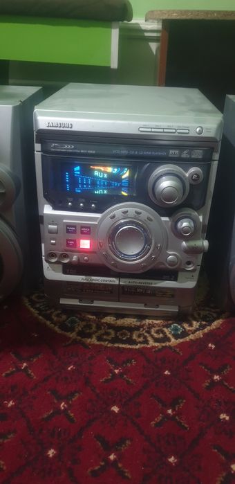 Музыкальний центр