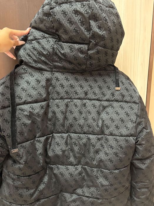 Зимно яке на Guess