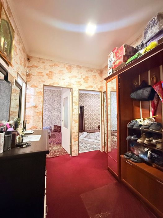 Massiv panelniyda 4 xonalik uy sotiladi