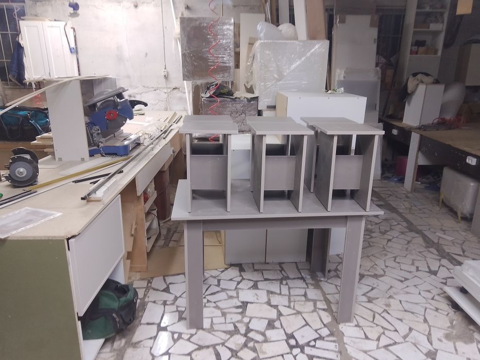 Стол кухонный с 6 табуретками