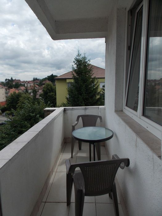 PROPIETAR Inchiriez  apartament 2 camere decomandate ,cartier Strand