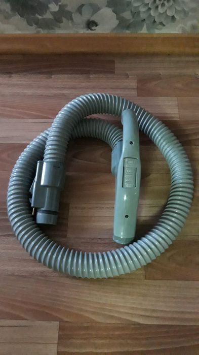 Шланги,трубы разные.