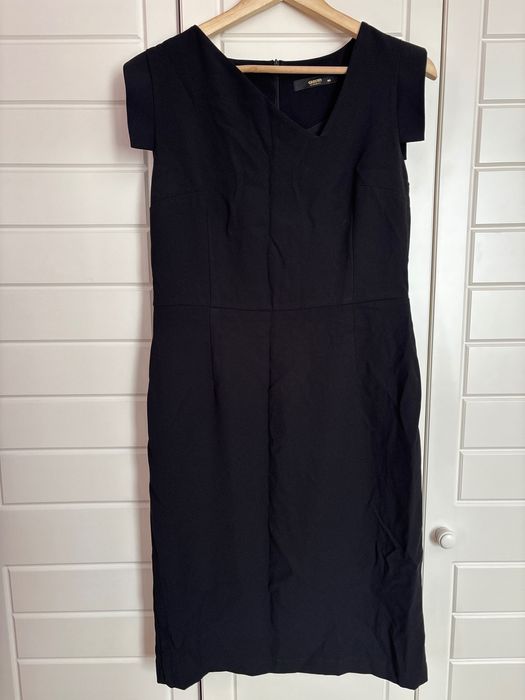 Дамска рокля със средна дължина