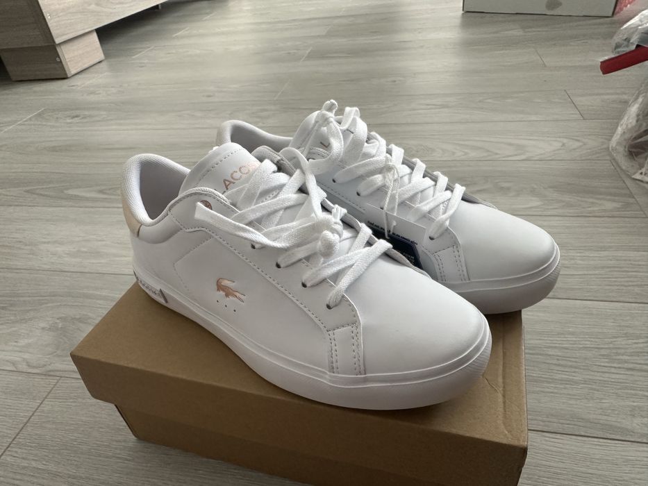 Adidasi lacoste