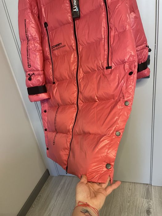 Много яко бонбонено розово дълго яке