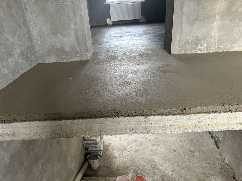 Полусухая стяжка, подача раствора.Suxoy stayashka quyish xizmati