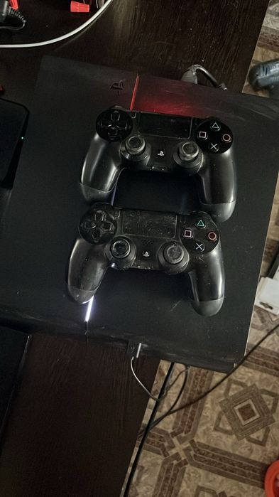 Продам PS 4  в хорошем состоянии