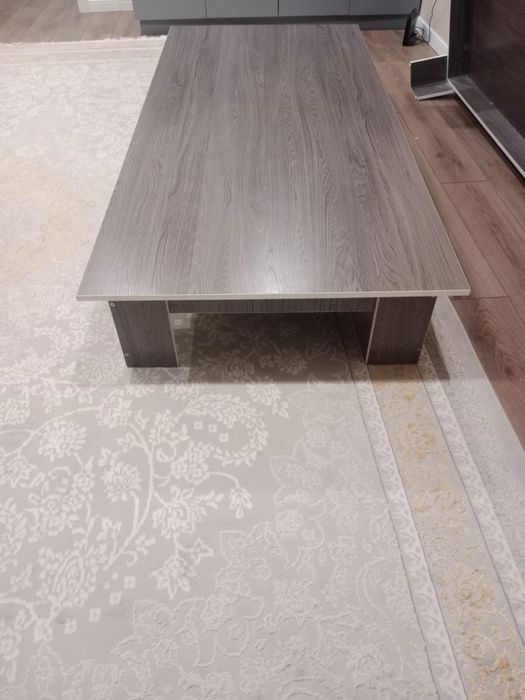 Стол для гостей