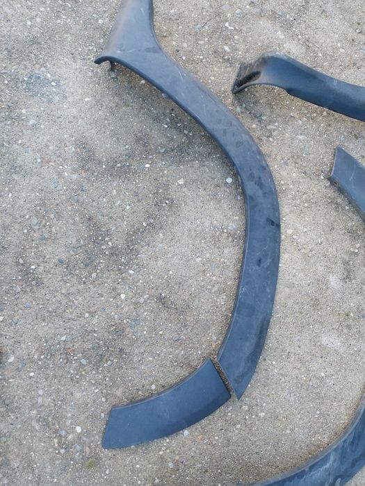 Пластмасови вежди/добавка за калник/Дачия Дъстър от2010г до 2017г.