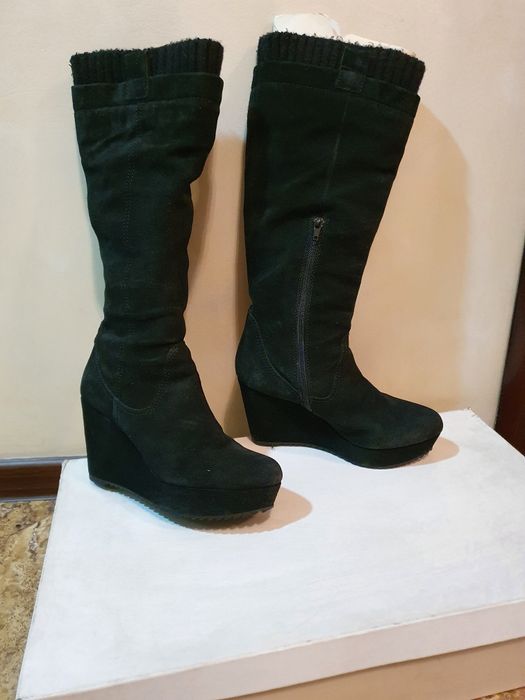 Продаются замшевые сапоги осень-зима. Размер 38. Производство Италия.