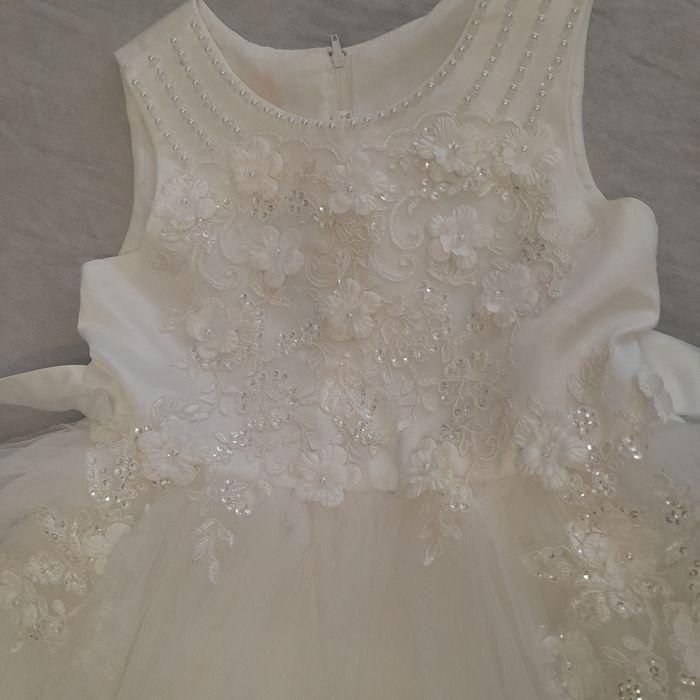 Бяла шаферска рокля