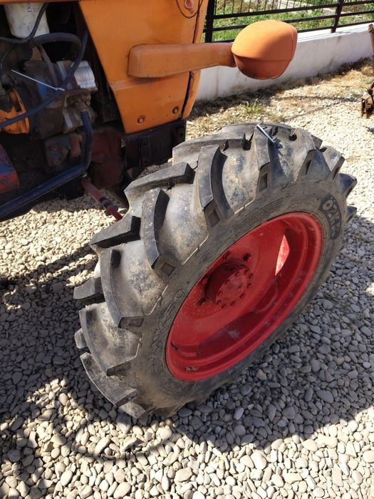 Vând tractor fiat 650