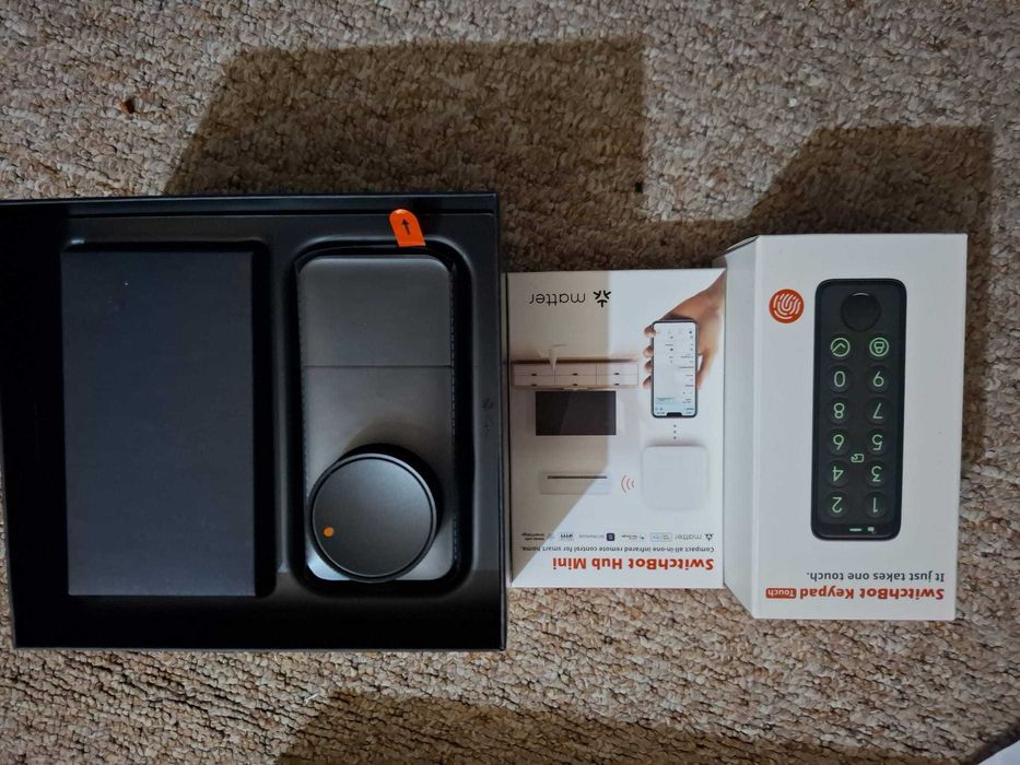 Încuietoare inteligentă Wi-Fi SwitchBot LockPro cu tastatură touchscreen pentru usa