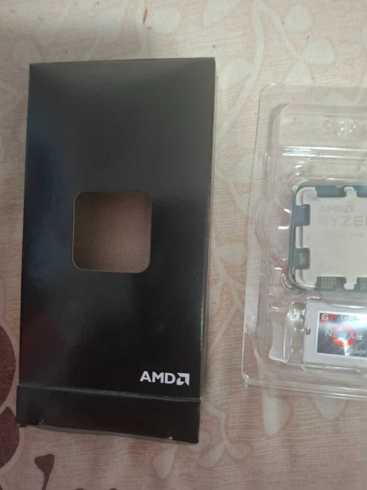 De vanzare cooler plus procesor Am5 Ryzen 7 7700...