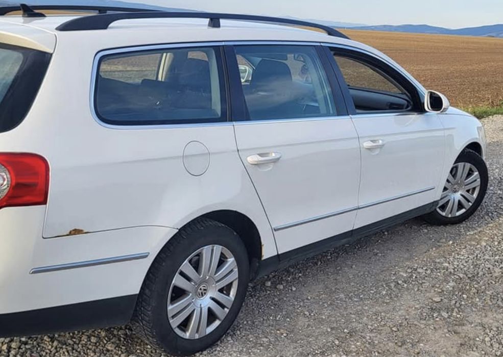 Vând Passat 2l din 2010 codul motorului CBBB 170 de cai Motor defect pentru mai multe detalii sunați la 0746 700 de 51
