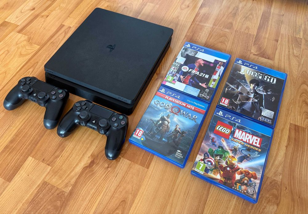 [ PS4 > 1000GB PlayStation 4 Slim с 2 джойстика и 4 игри