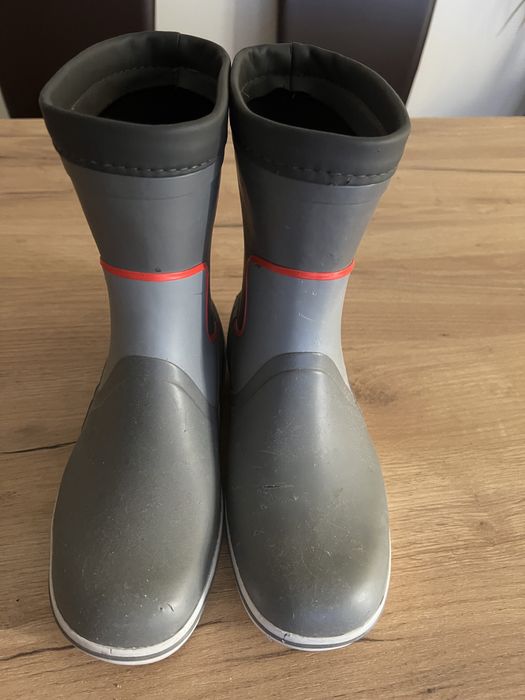 Продавам гумени ботуши за лодка Maindeck